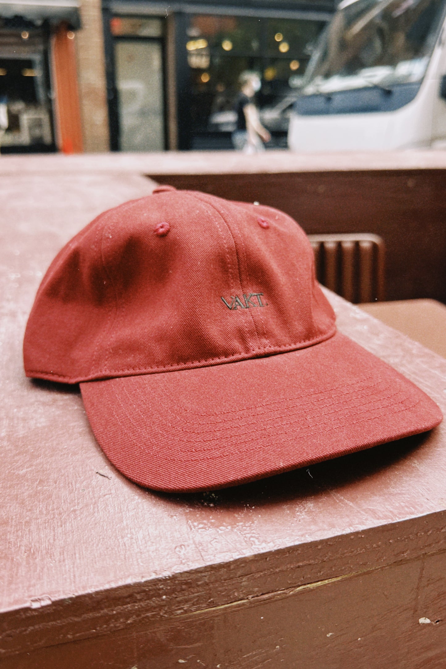 CAP I / BURGUNDY