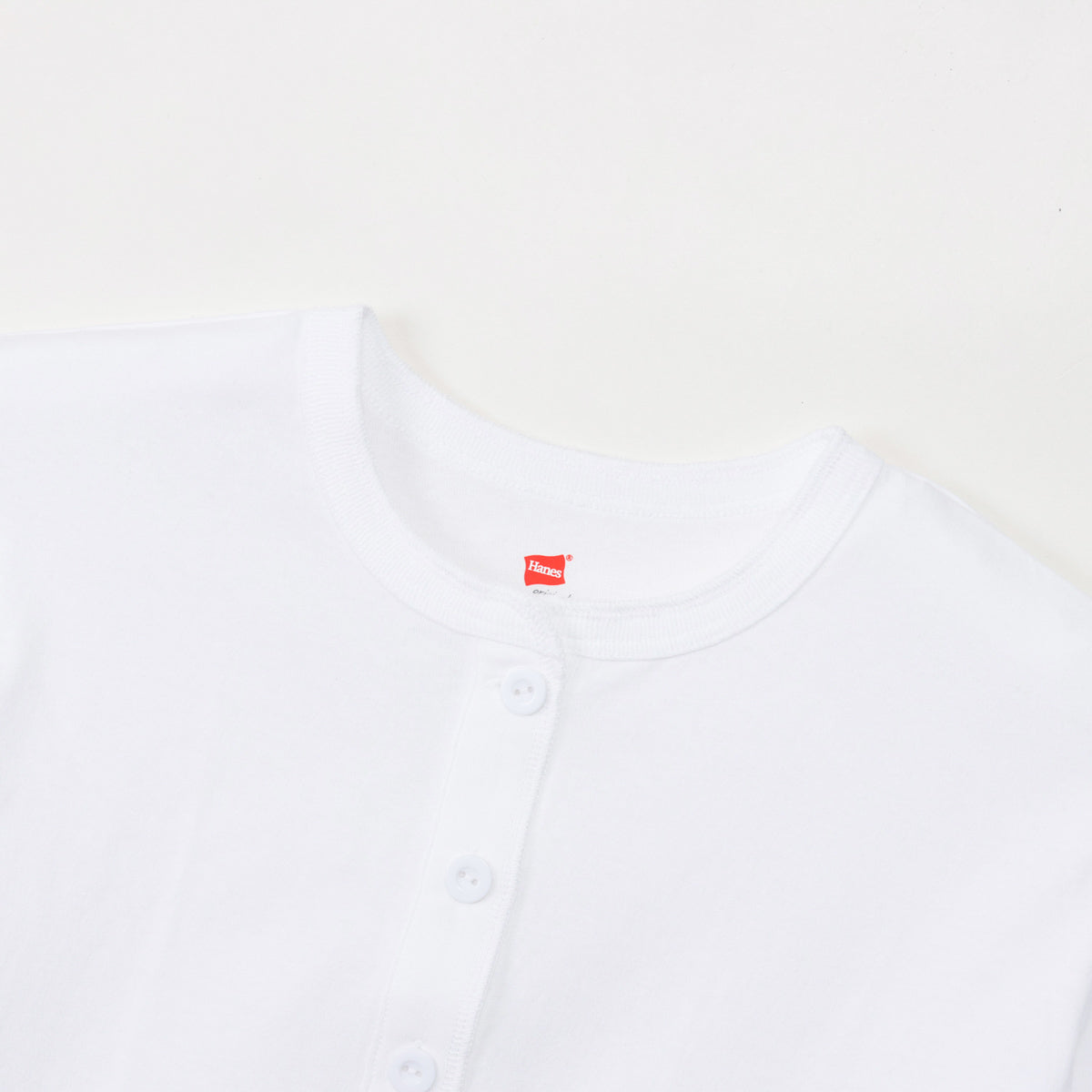 Hanes originalsヘンリーネックロングスリーブTシャツ by THE DODO JEAN / WHITE
