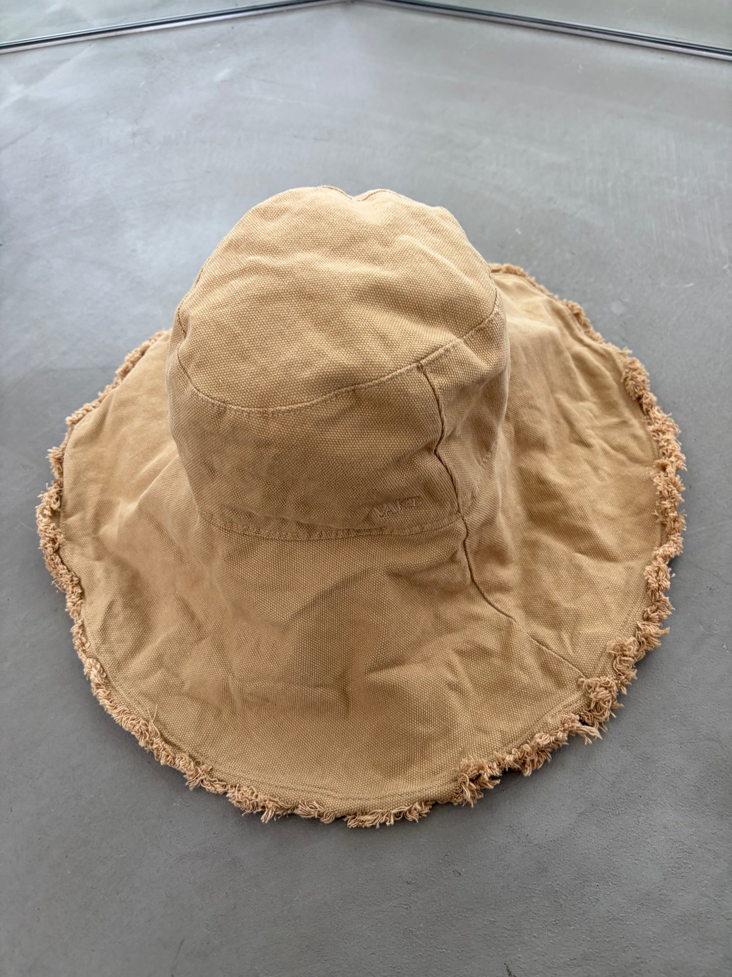 BRIM / BEIGE
