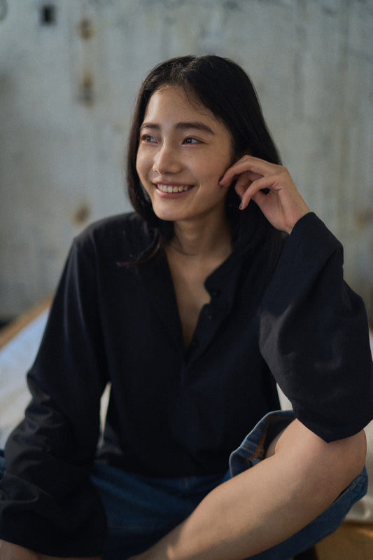 Hanes originalsヘンリーネックロングスリーブTシャツ by  THE DODO JEAN / BLACK
