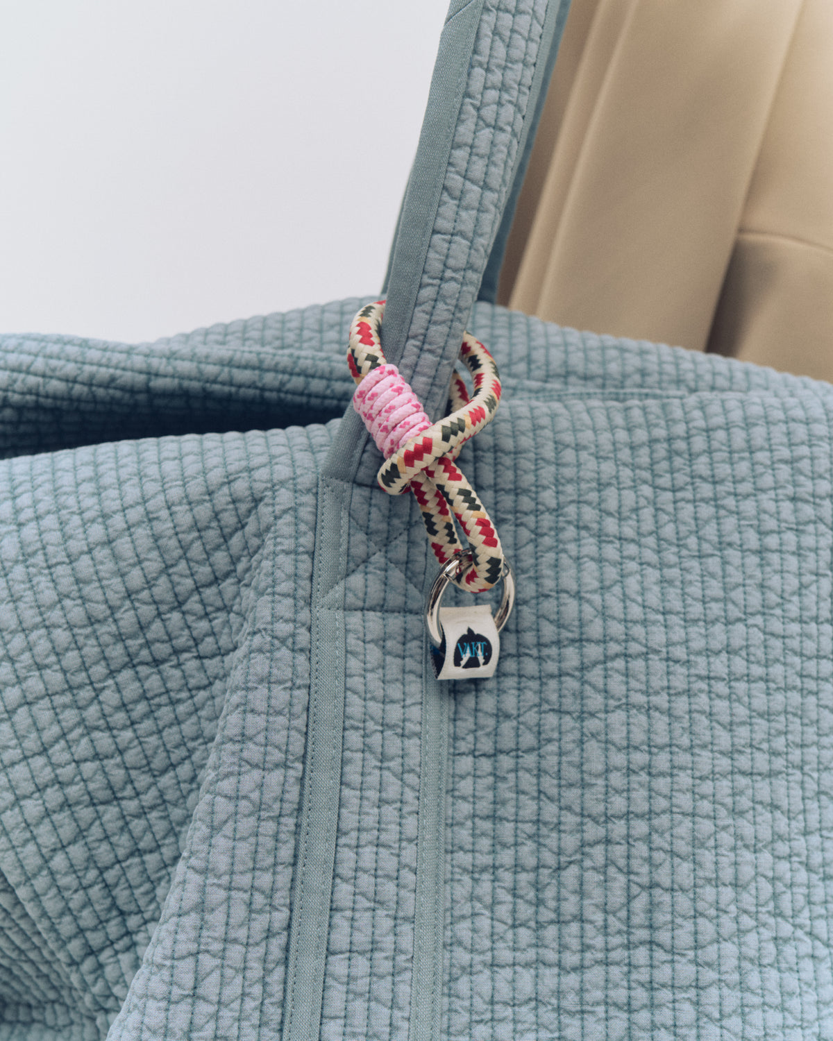 charm for / 3
