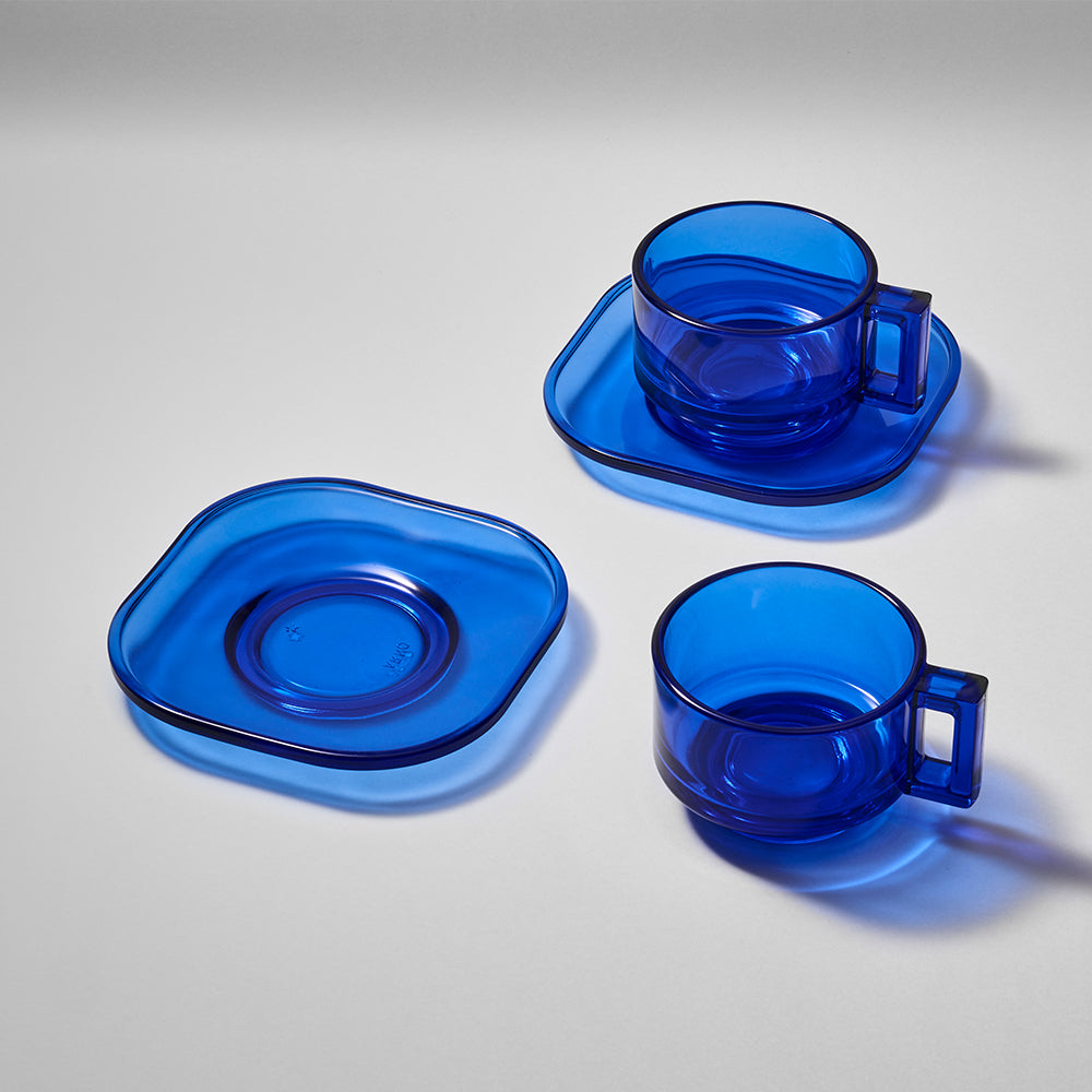 青いガラス製カップ＆ソーサーセット ARNO GLASS Cup & Saucer - Cobalt – VAKT.